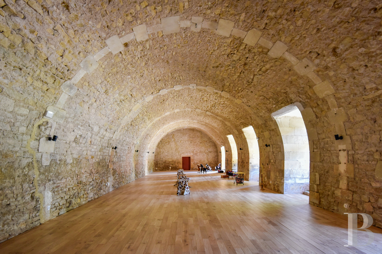 À Ainay-le-Vieil, entre Bourges et Montluçon, une forteresse séculaire tout en raffinement  - photo  n°53